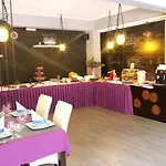 מלון Malinowski Business 3*