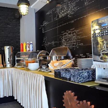 호텔 Malinowski Business 3*