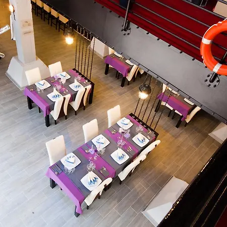 호텔 Malinowski Business