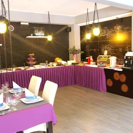 호텔 Malinowski Business 3*